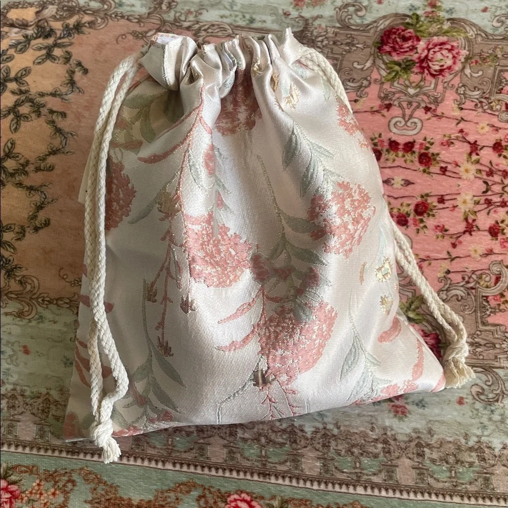 Luxury/Clean Beauty Makeup Bundle + Floral Drawstring Bag|NEW